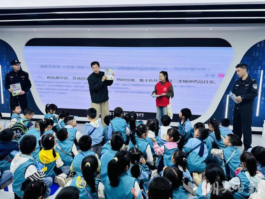 罗田县幼儿园联合多部门开展幼儿沉浸式禁毒法治主题宣教活动（通讯员：易鑫）.docx