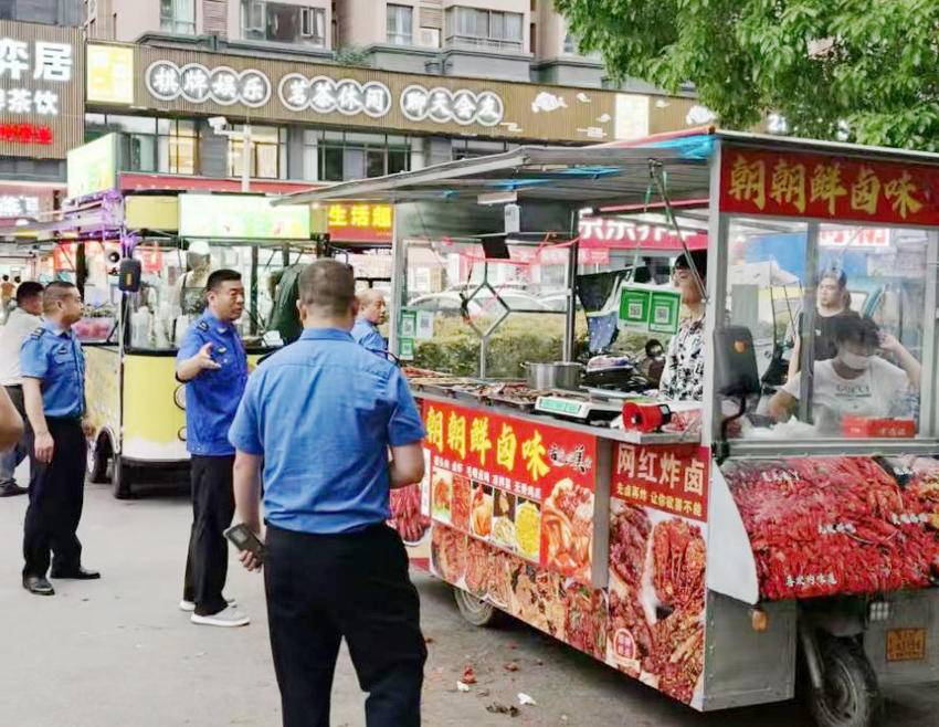 市城管局联合杨林执法中心开展汉旺AB区占道经营集中整治行动.docx