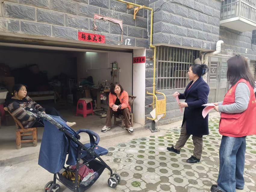 文明祭祀寄哀思 绿色清明树新风(1).doc