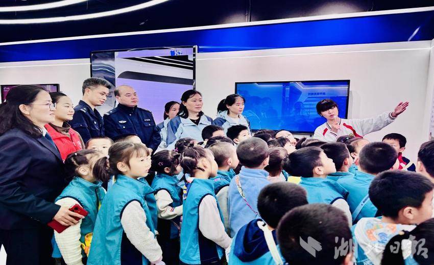 罗田县幼儿园联合多部门开展幼儿沉浸式禁毒法治主题宣教活动（通讯员：易鑫）.docx
