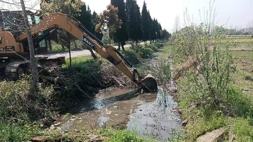 安陆经开区雷庵社区：清挖5.1公里水渠，畅水系保春耕.docx