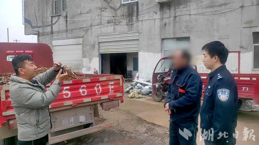 盗窃工地空调嫌疑人指认现场