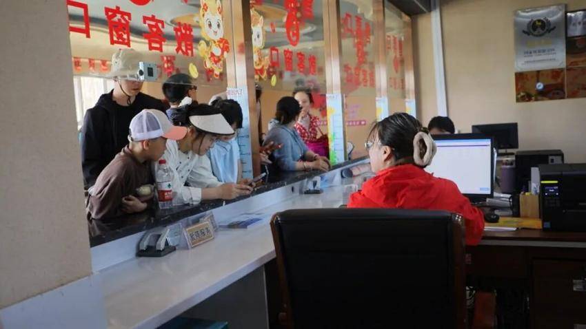人如潮、景出圈、情暖心，恩旅集团“五一”假期交出一份优异答卷.docx