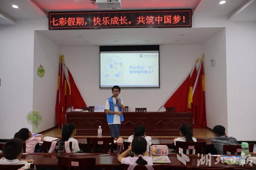 一群暖心倾听者,走进山乡孩童的心间.docx