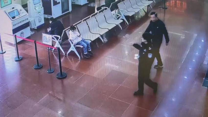 七旬老人返乡换证遇担忧  青山交警暖心服务获手写感谢信.docx