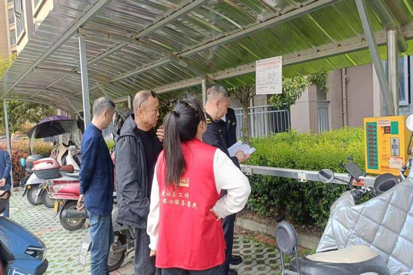 安陆经开区十里社区：整治飞线充电 畅通消防通道.docx