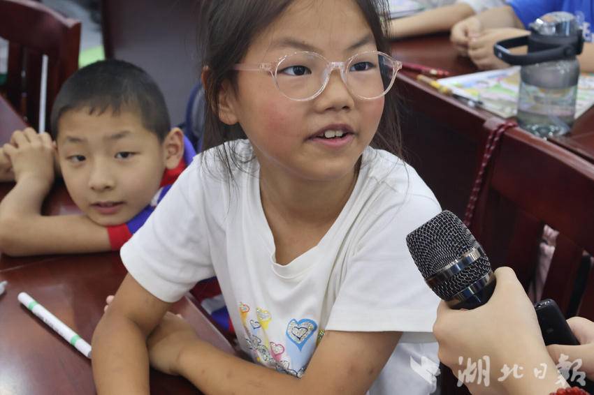 经纬织就千年韵:武纺支教团纺织科普续新篇,探秘土家织锦西兰卡普(1).docx