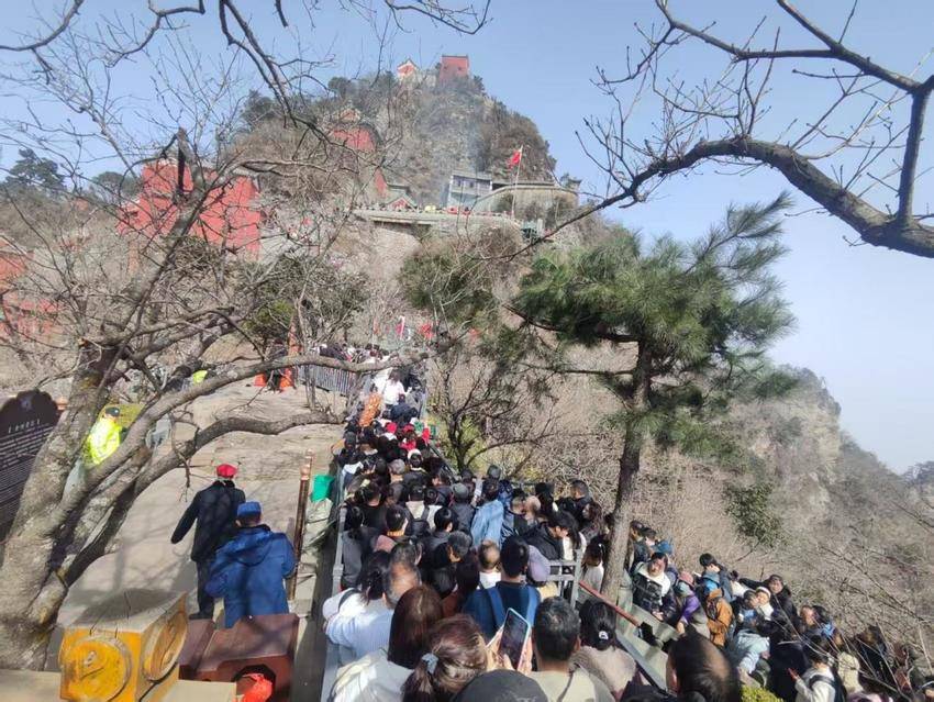 武当山景区播报｜正月初六假期近尾声 武当热度不减(1).docx