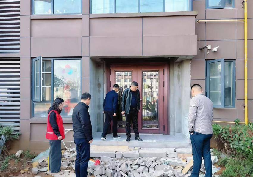 2026.3.11综合执法与社区联动整治私改阳台筑牢安全防线.docx