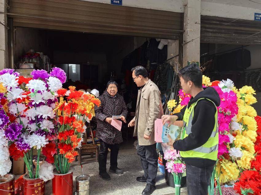 随县长岗镇：抓实清明森林防灭火 筑牢安全“防火墙”.doc