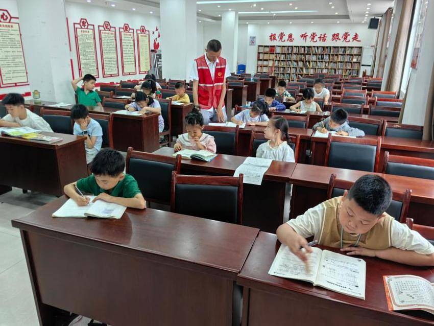 双桥社区儿童服务站：千年扎染技艺“活”在孩子手里（图文）.docx