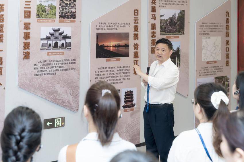 4.武汉市委党校：打开校门晒“文明” 联建共建促融合.docx