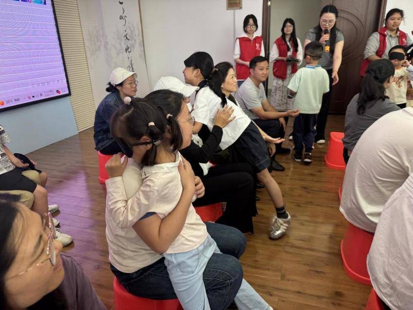 宜昌市图书馆快乐小屋母亲节主题悦读会报道.docx