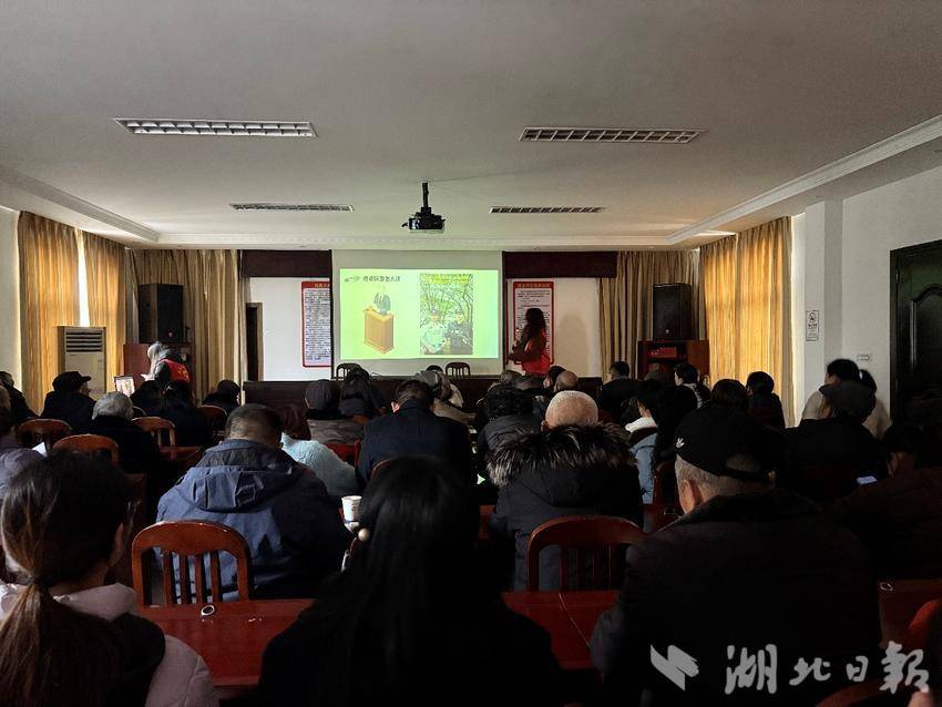 恩施市五峰山社区：法治教育课堂生动开展.docx