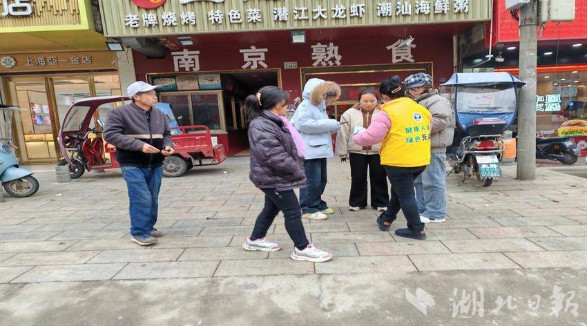 禁毒宣传进商铺 防毒意识入人心(1).docx