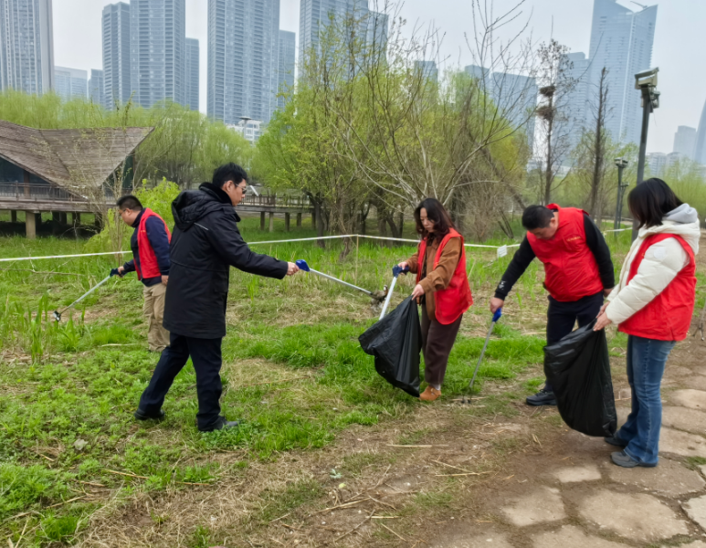 守护河湖生态洁净开展沿江岸线垃圾清洁整治宣传实践活动(1).doc