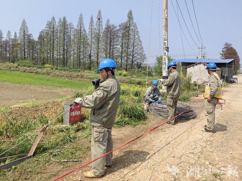 抢抓晴好攻坚时 加装防雷护民生.doc