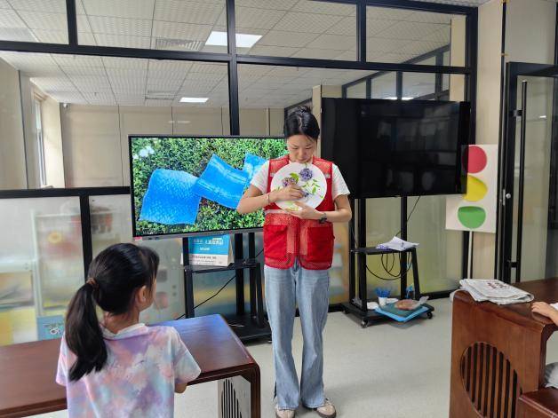 双桥社区儿童服务站：千年扎染技艺“活”在孩子手里（图文）.docx