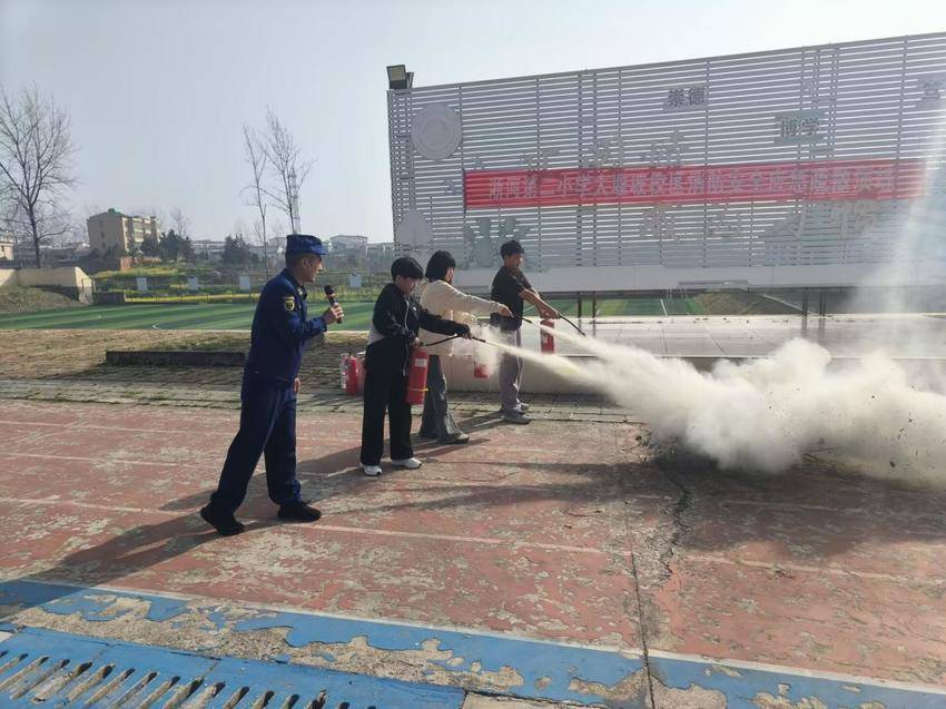 淅河二小大堰坡校区开展消防安全演练.docx