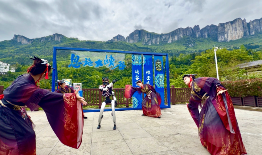 人如潮、景出圈、情暖心，恩旅集团“五一”假期交出一份优异答卷.docx