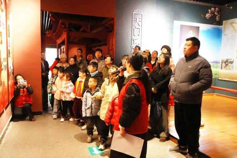 骏彩非遗润童心 文博纳福迎新春——天门市博物馆亲子文化体验活动圆满举行.docx