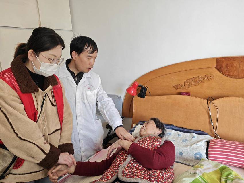 “医路相伴”入户诊疗志愿服务 暖心守护特殊老年群体健康.docx