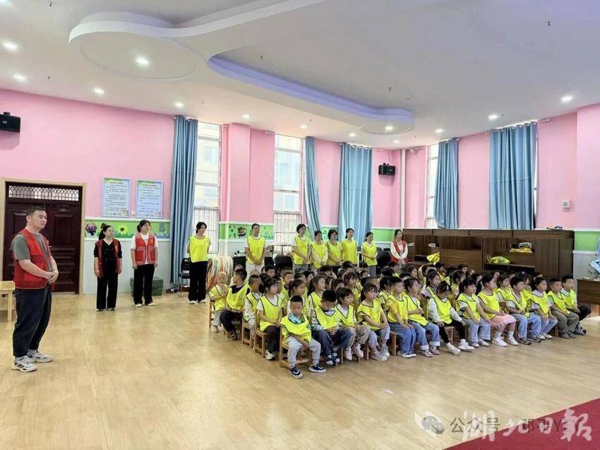 防溺不松懈，安全伴成长—邓平社区幼儿园开展防溺水安全教育活动.docx