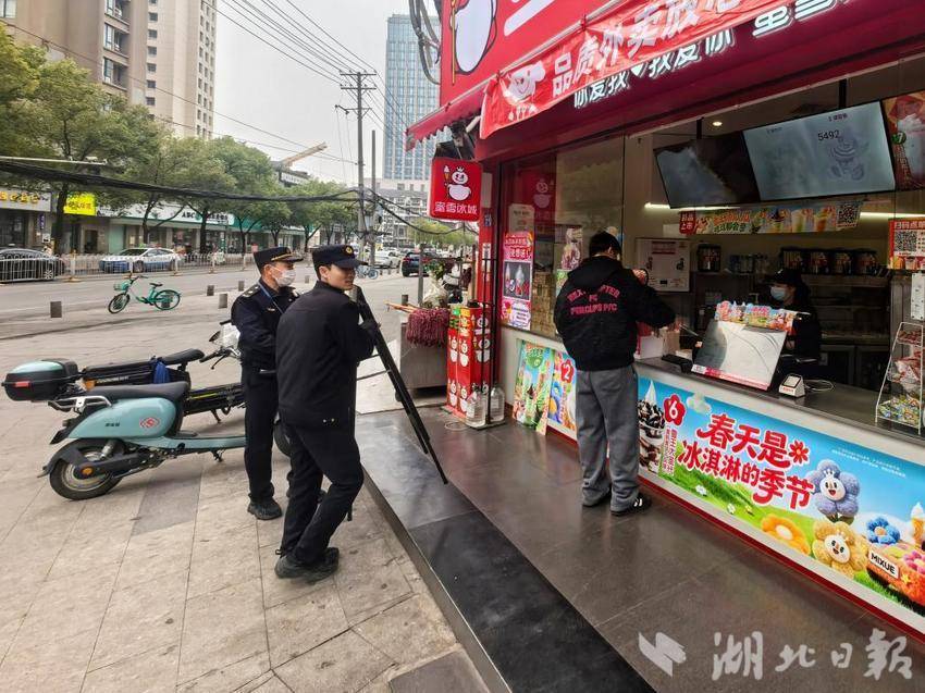 武昌城管进社区，多维服务解民忧.docx