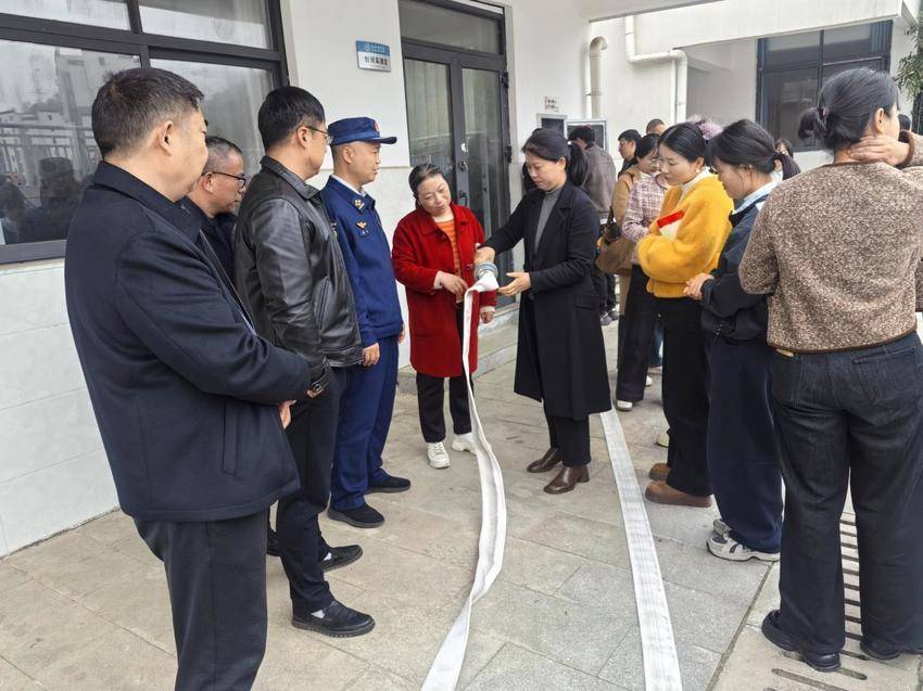 武当山特区教育系统开展消防安全专题培训.docx