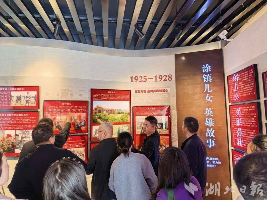 缅怀革命先烈，激扬青春力量（梁子湖高中开展清明节祭英烈主题党团活动）.docx