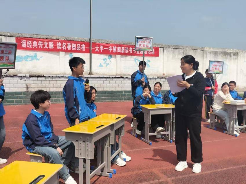 书香浸润校园 经典照亮青春.docx