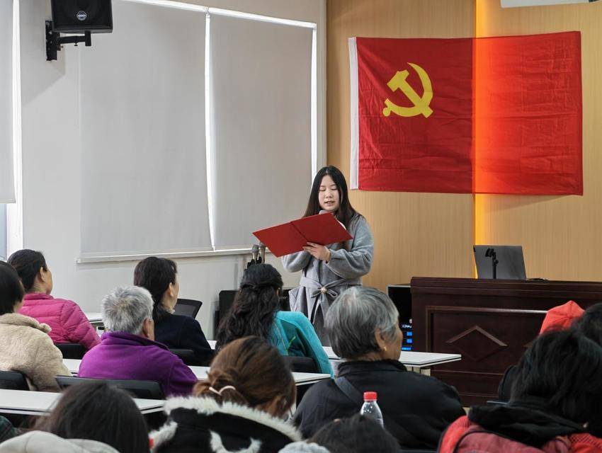 闸口社区:青春助老进家门 便民服务暖夕阳.docx