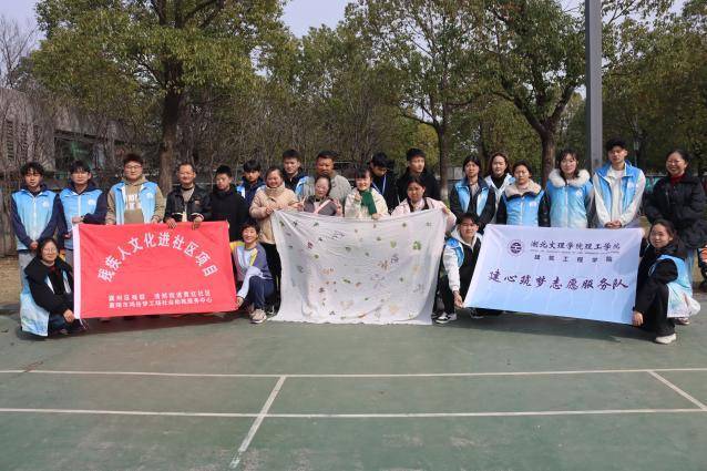 湖北文理学院理工学院:三月春风暖人心 雷锋精神伴我行.docx