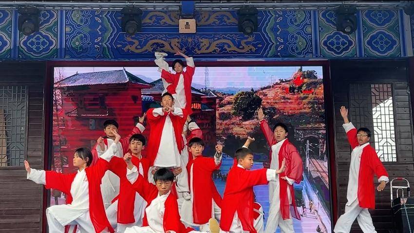 1 “龙马精神迎新春”武当山新春民俗庙会火热举行(1).docx