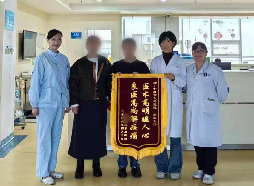 巧用內(nèi)鏡“化整為零”！十堰人醫(yī)成功摘除罕見巨大胃石