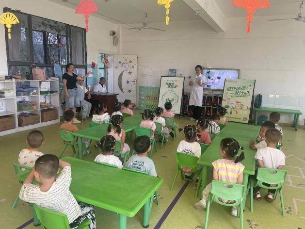郭河镇卫生院健康副校长进校园开展开学第一课宣传简报.docx