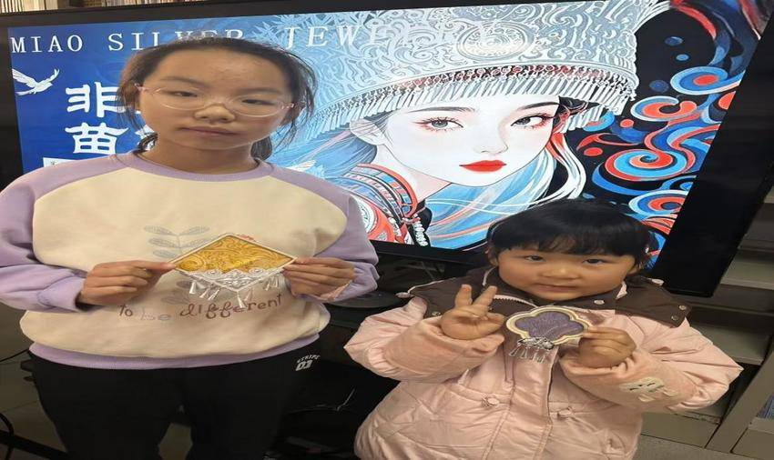 洪山坊社区苗银冰箱贴制作活动点亮寒假时光.docx