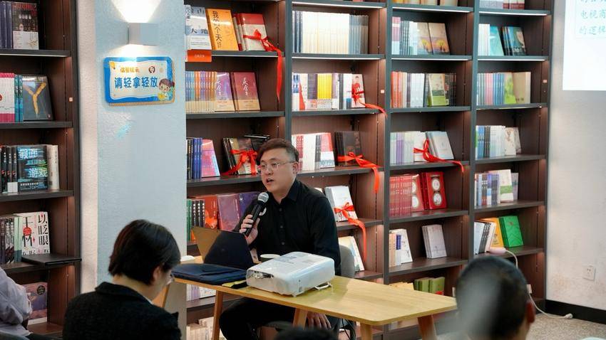 【发刘总】《作为公共传播的电视商议》读书分享会在汉举行.docx