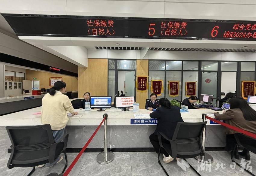 “服务向下沉，满意向上行”——蕲春县政务服务中心推出“一站式”社保参保缴费服务.docx