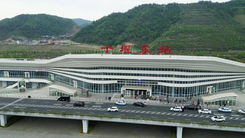 免费乘车+门票五折！西十高铁通车，畅游武当山福利拉满 - 副本.docx