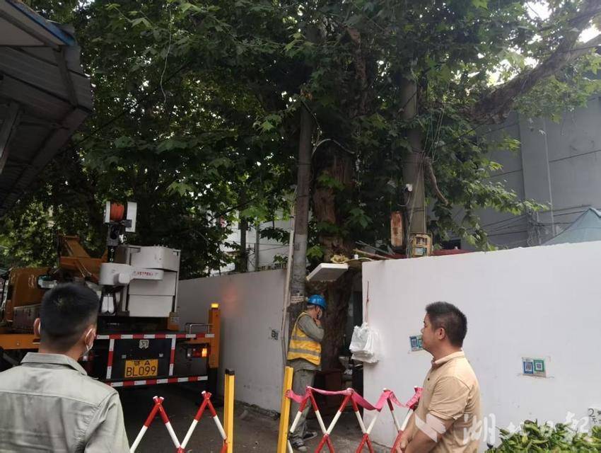 武昌中华路街道多部门联动为武昌实验中学考点考生打造暖心应考环境.docx
