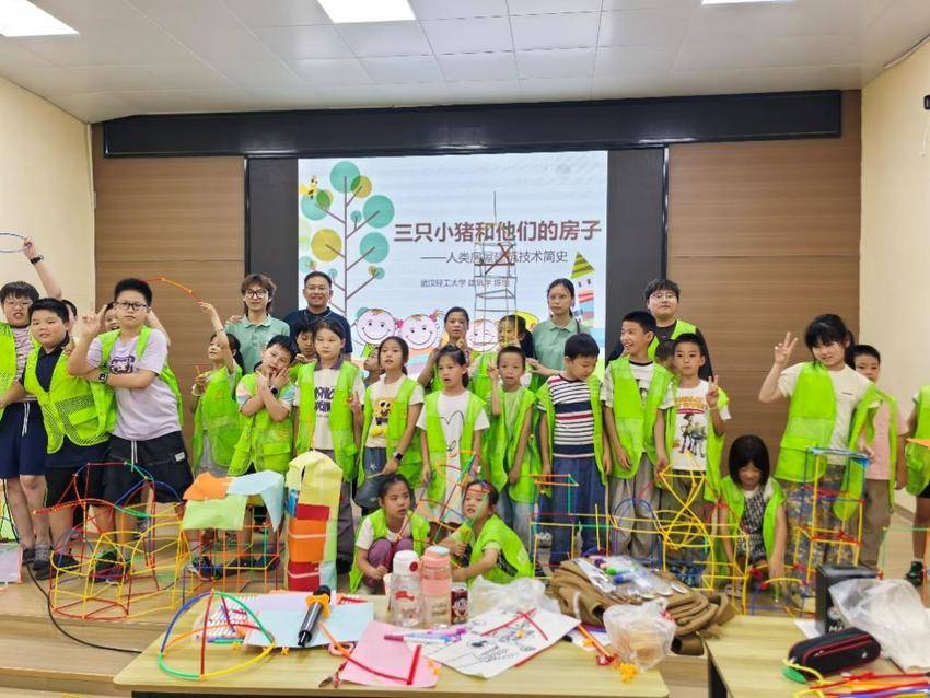 【20260806汉兴街道常二社区】暑期托管暖人心 轻工学子进社区.docx 【20260806汉兴街道常二社区】暑期托管暖人心 轻工学子进社区.docx