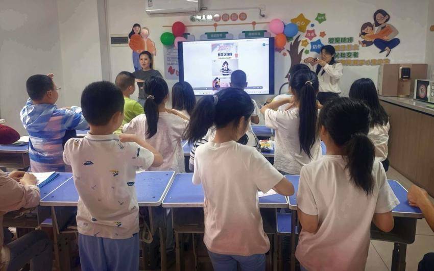 墨香寄寸草 春晖满社区——团山社区联合慧字社开展母亲节主题活动.docx