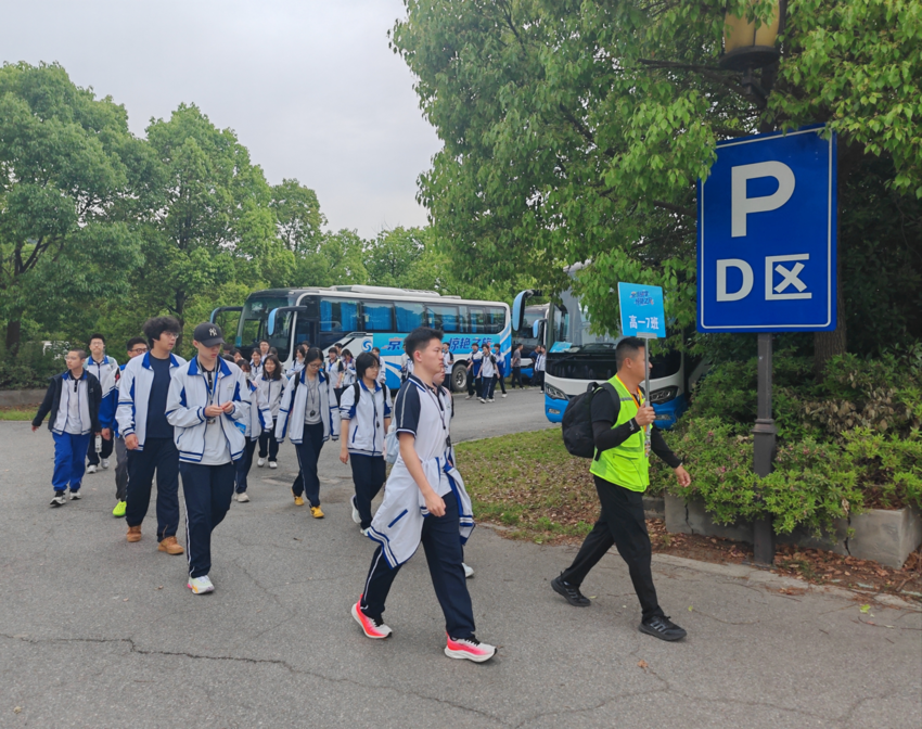 京堰研学再启程 武当山下思政课 —— 北京钱学森中学师生走进武当山开展研学实践(1)(1)(1)(1).docx