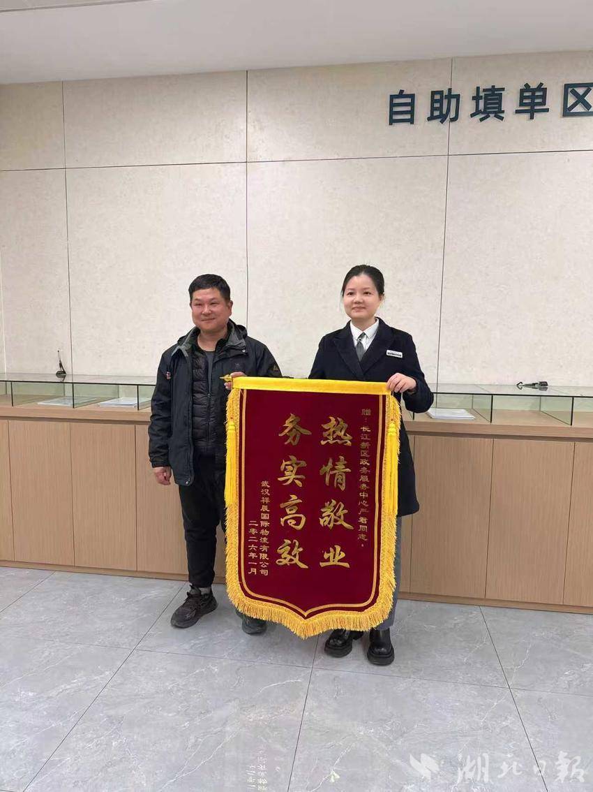 72封感谢信+3面锦旗！长江新区城管局用服务兑现“最多跑一次”.docx