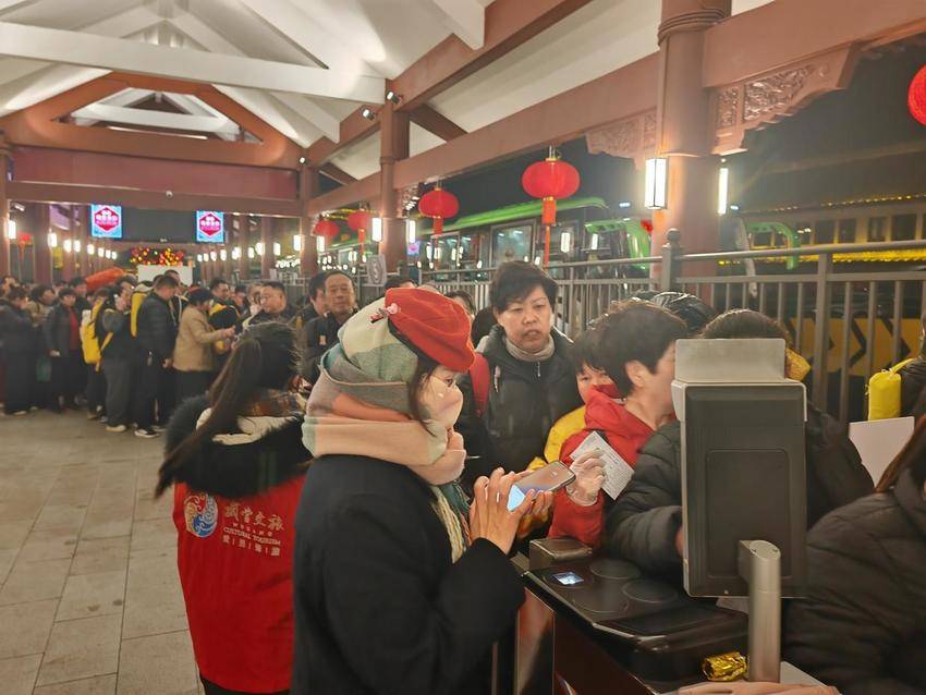 3_5000人！武当山迎来2026年首批特大祈福游团队(1)(1).docx