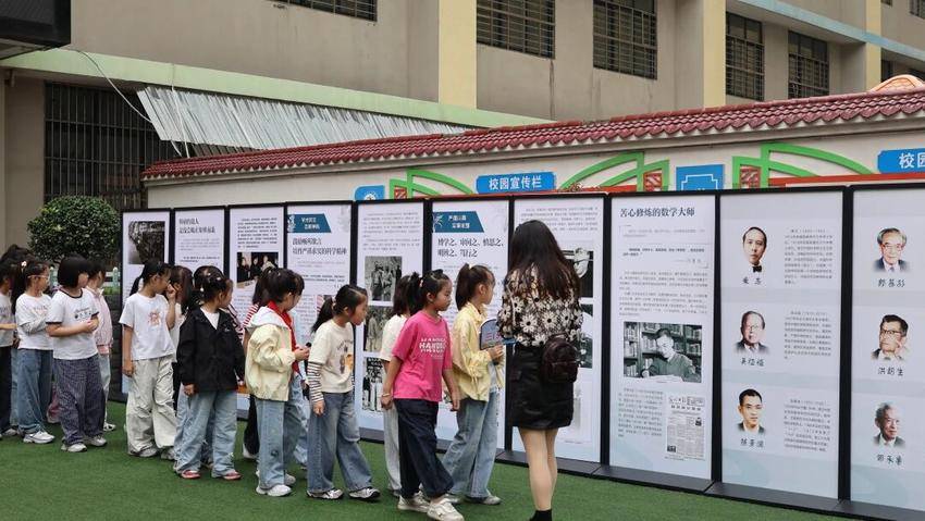 科技薪火在校园内辉映0928.docx