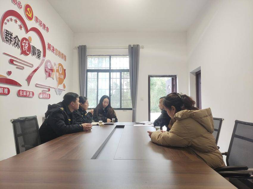 陈贵镇：节前慰问暖民心 精准帮扶促振兴.docx