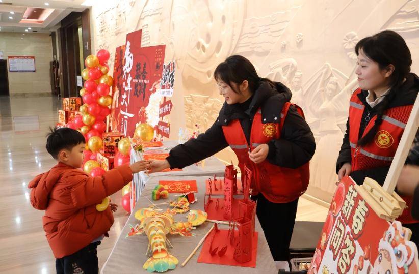 骏彩非遗润童心 文博纳福迎新春——天门市博物馆亲子文化体验活动圆满举行.docx