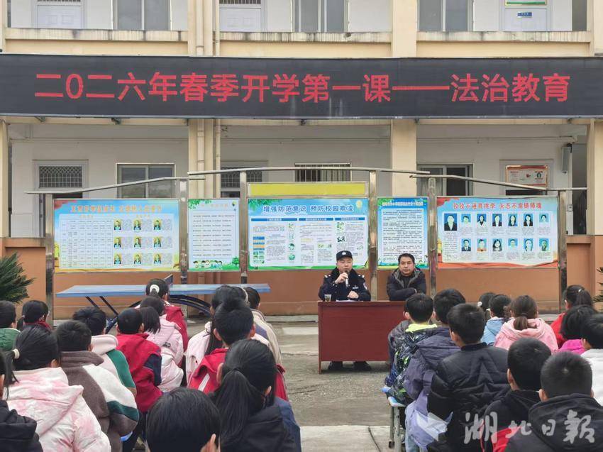 筑牢平安校园基础  护航青少年成长.doc